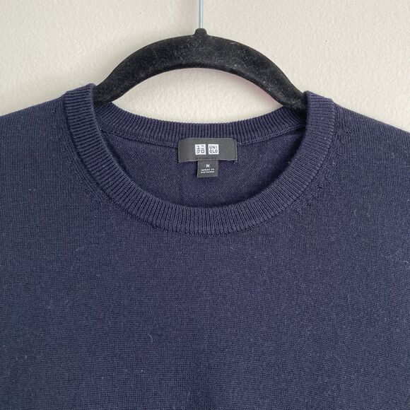 Uniqlo 100% Wool Crewneck Long Sleeve Sweater Mens Medium Navy Classic Preppy - Picture 2 of 8